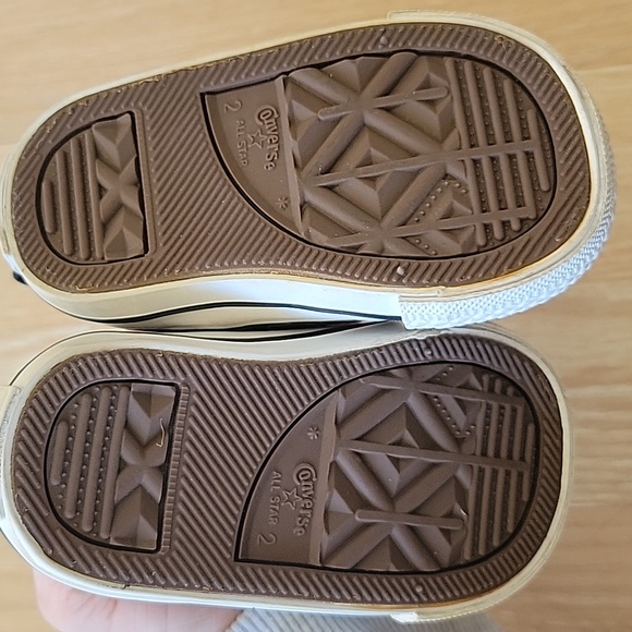 Toddler converse all stars size 2 - Picture 4 of 4